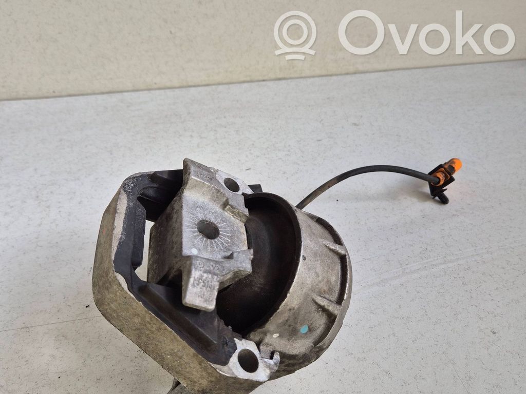 Engine mount bracket   MP5161,65590