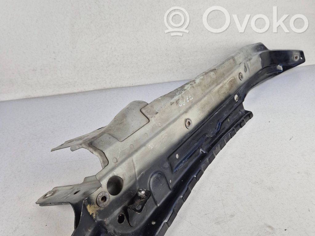 Audi Q7 4L Fender mounting bracket 
