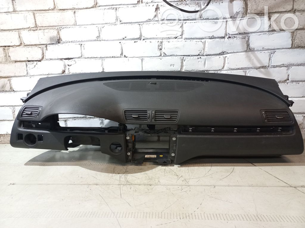 Volkswagen PASSAT B6 Dashboard 
