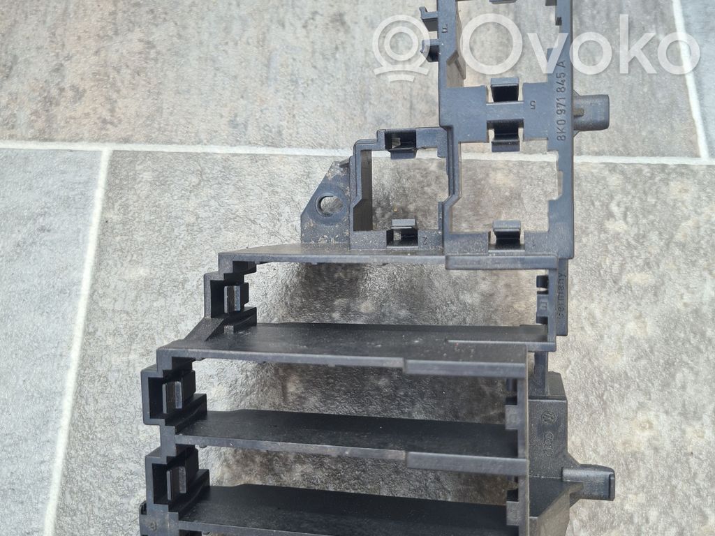Audi A4 S4 B8 8K Fuse module 
