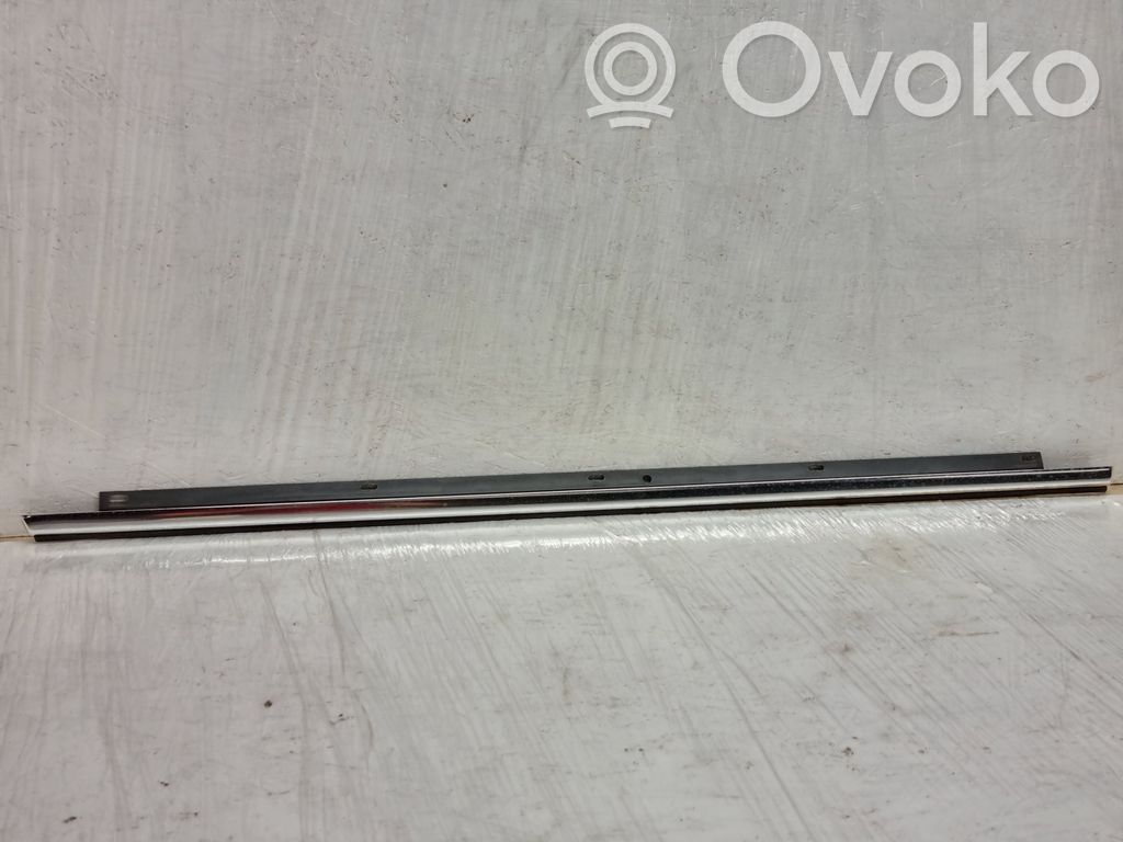 Audi A6 S6 C6 4F Galinių durų stiklo apdaila 