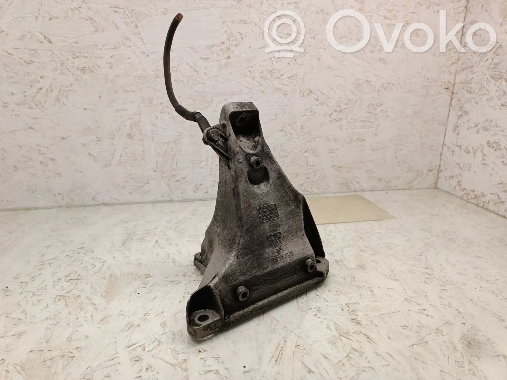 Engine mounting bracket   8D0199308