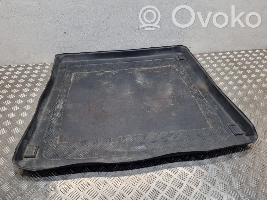 Seat Exeo (3R) Trunk/boot floor carpet liner 