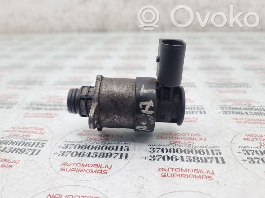 Volkswagen PASSAT B6 Regulator ciśnienia paliwa 