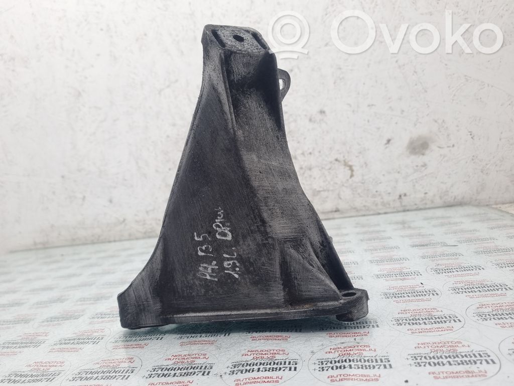 Engine mounting bracket   8D0199308F