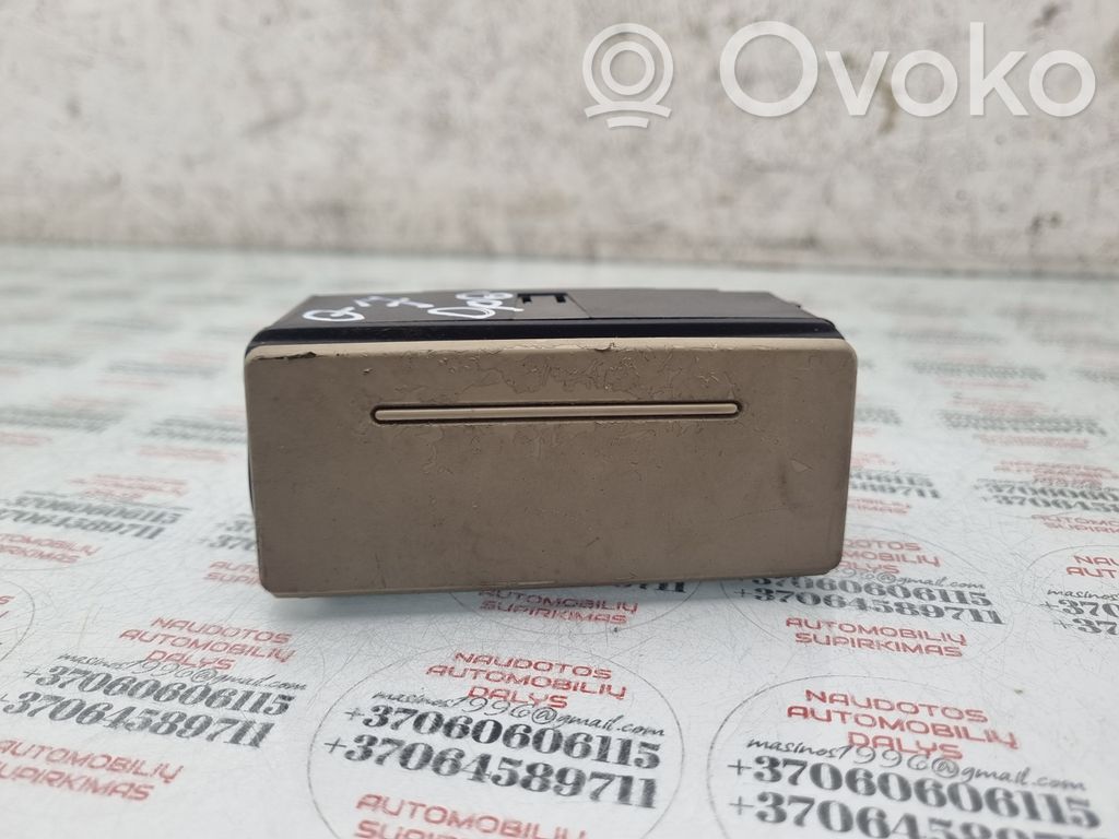 Audi Q7 4L Popielniczka drzwi tylnych 