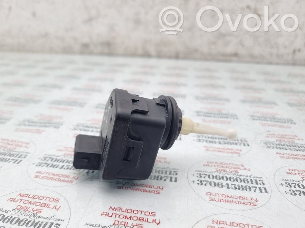 Volkswagen PASSAT B5 Headlight level adjustment motor 