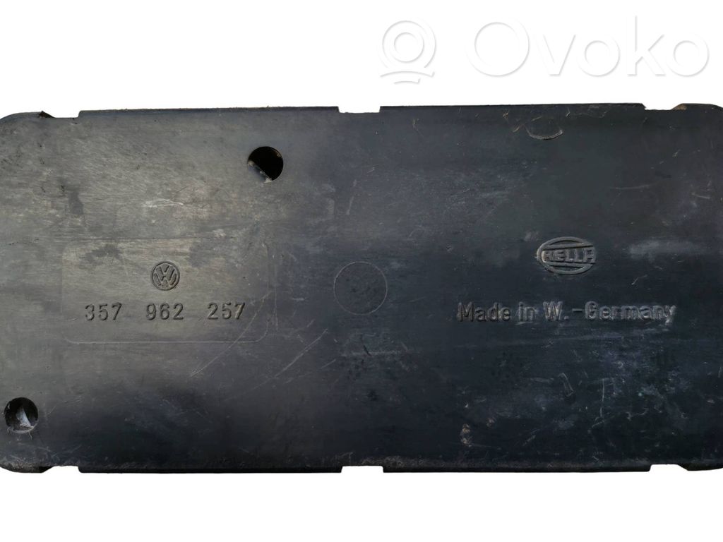 Volkswagen PASSAT B3 Central locking vacuum pump 