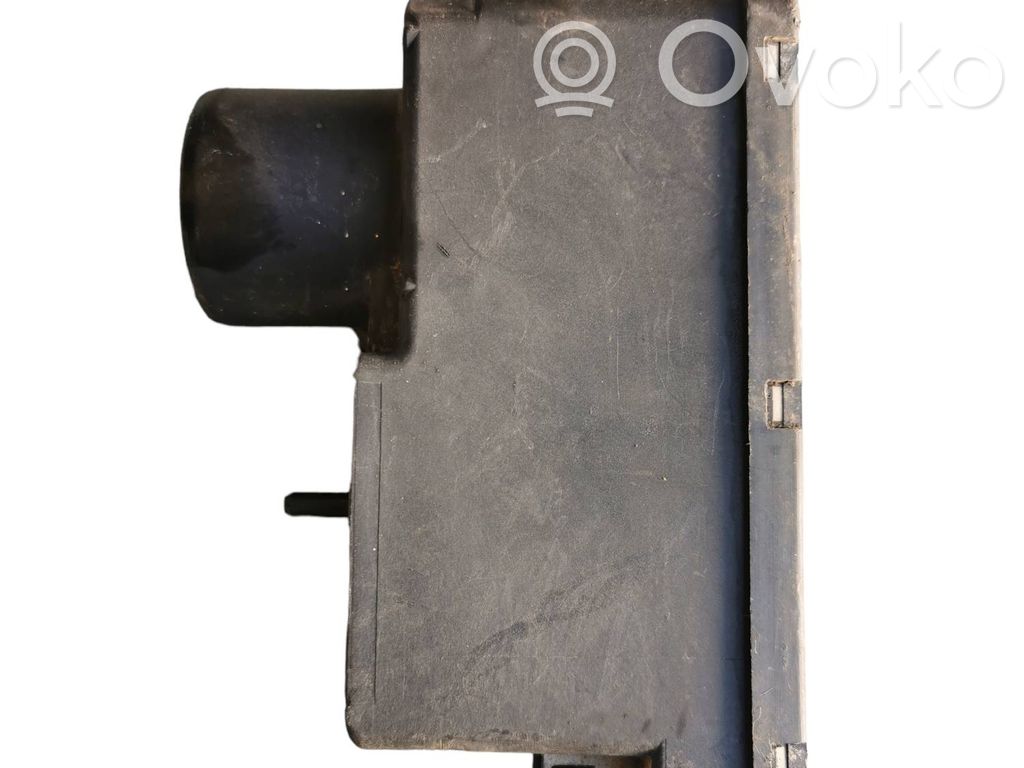 Volkswagen PASSAT B3 Central locking vacuum pump 