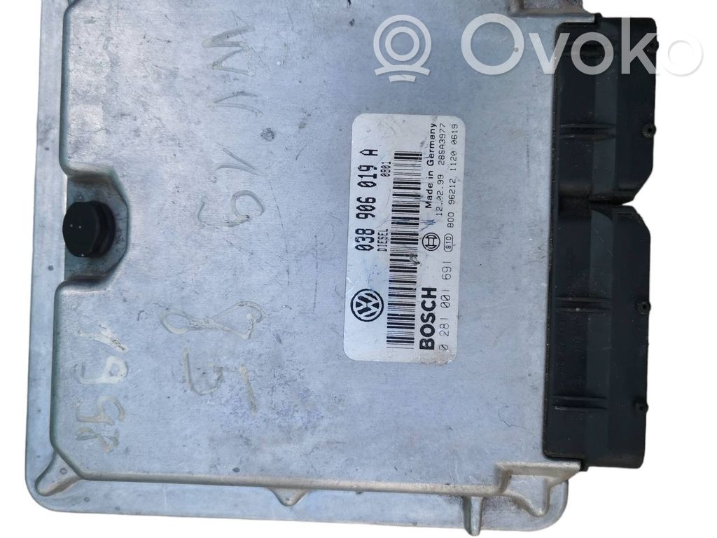 Volkswagen PASSAT B5 Engine control unit/module 