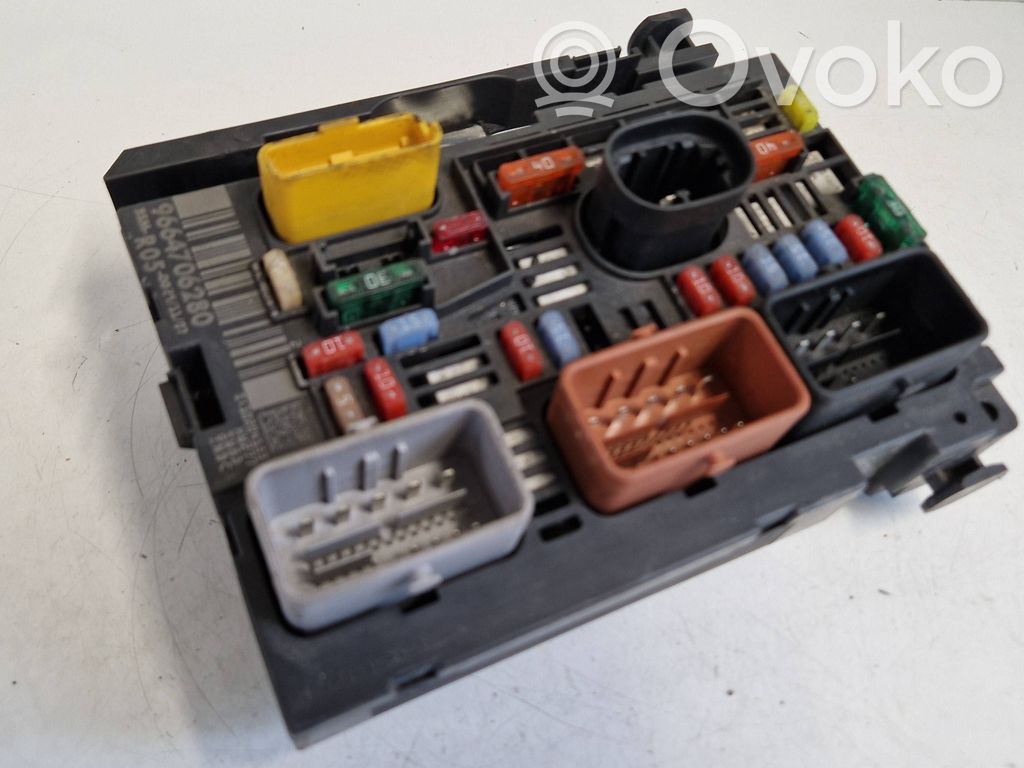 Peugeot 308 Fuse module 