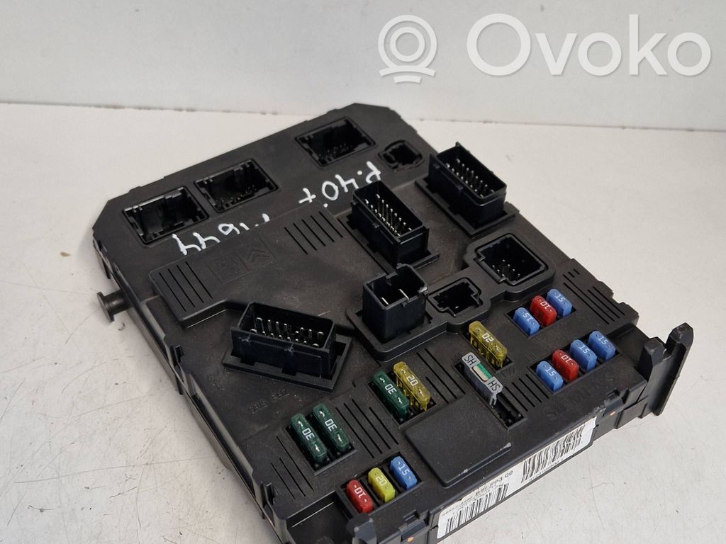 Peugeot 407 Fuse module 