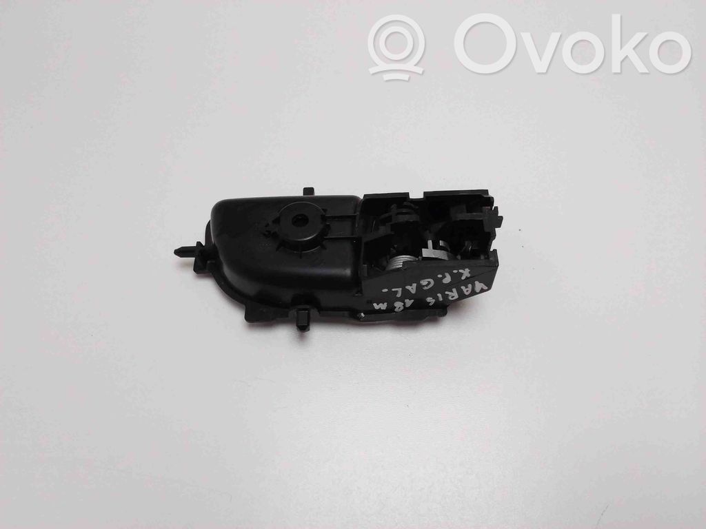 Toyota Yaris Klamka wewnętrzna drzwi tylnych 