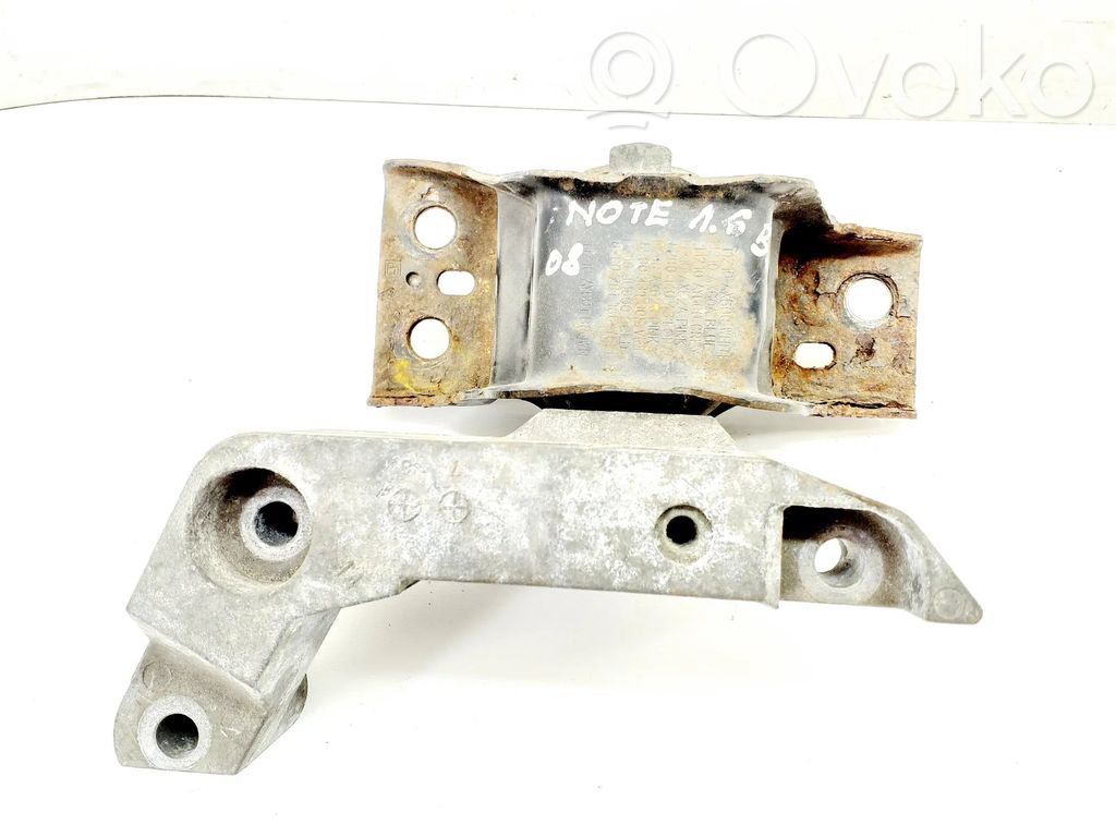 Engine mount bracket