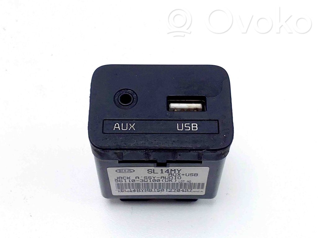 Hyundai i40 Enchufe conector entrada auxiliar 
