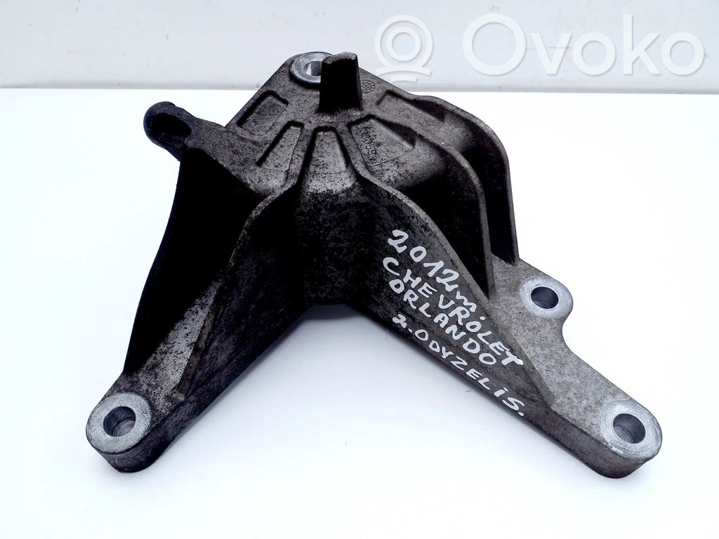 Chevrolet Orlando Gearbox mounting bracket 