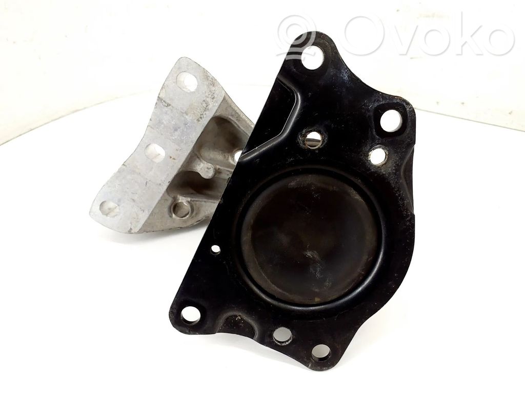 Skoda Rapid (NH) Engine mount bracket 