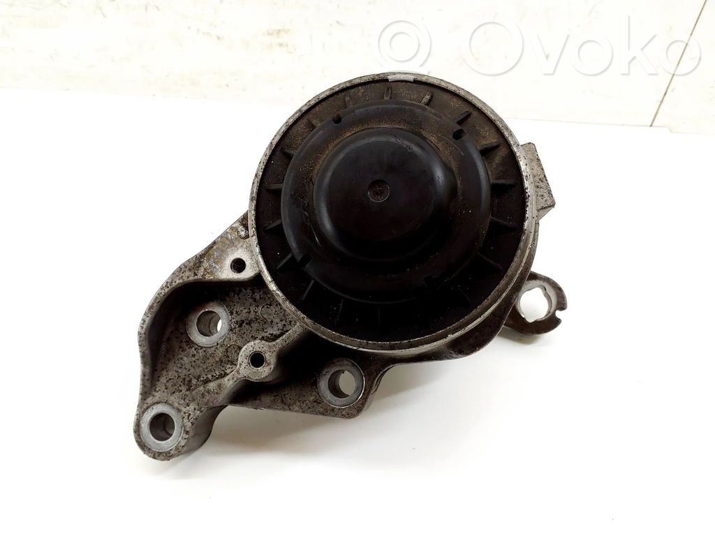 Engine mount bracket   G3350244