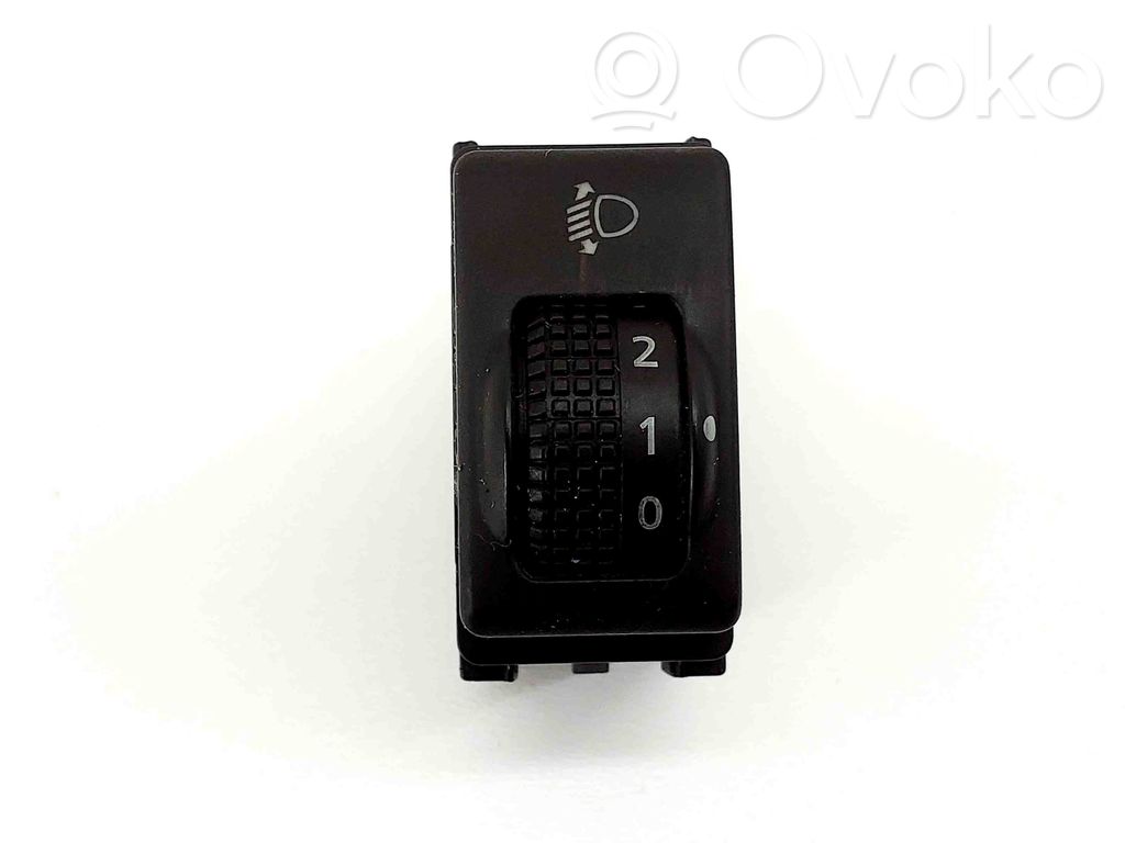 Nissan Qashqai+2 Interruptor de control de altura del faro delantero 