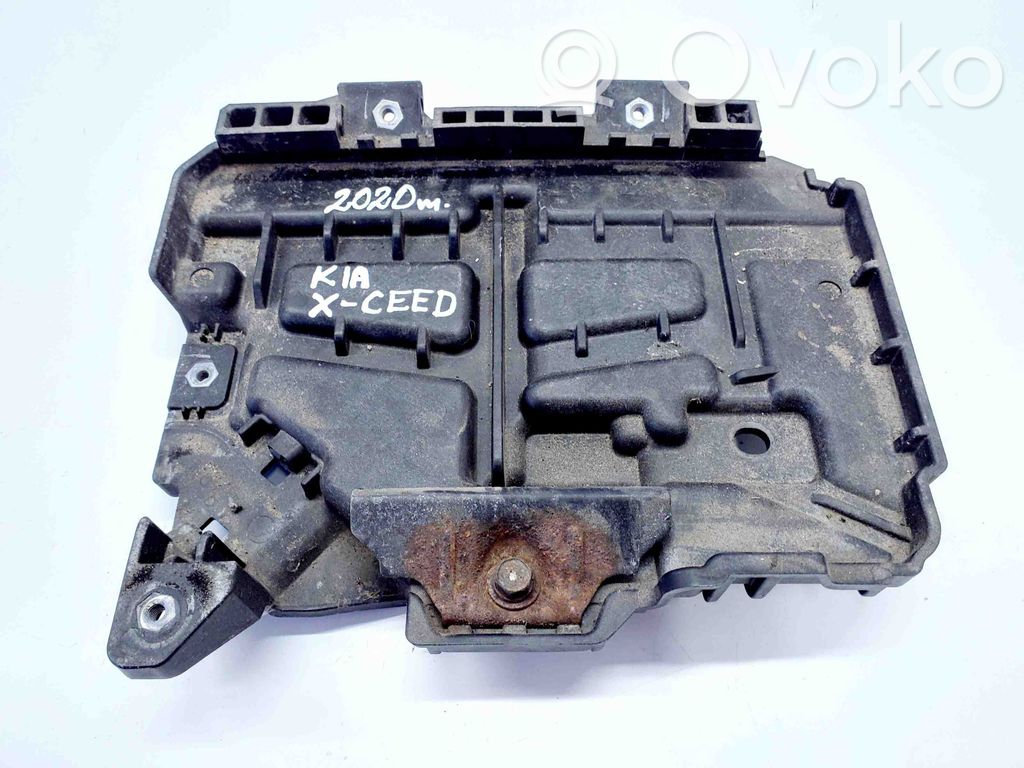 KIA Xceed Akkulaatikon alusta 