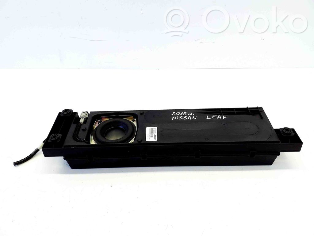 Nissan Leaf II (ZE1) Altavoz subwoofer 