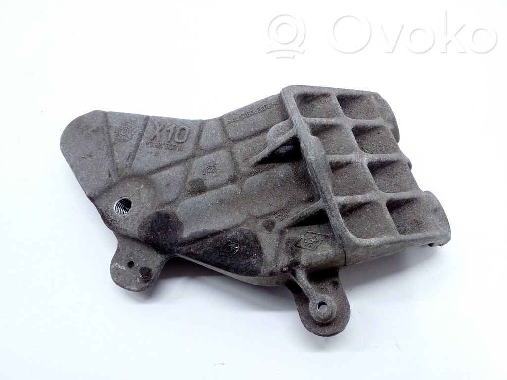 Engine mounting bracket   113327332R
