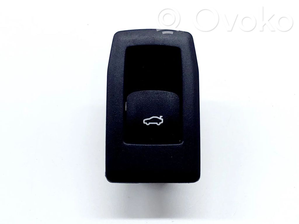 Tailgate/boot open switch button   7948786