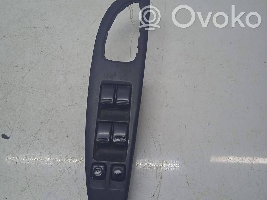 Nissan Primera Electric window control switch 