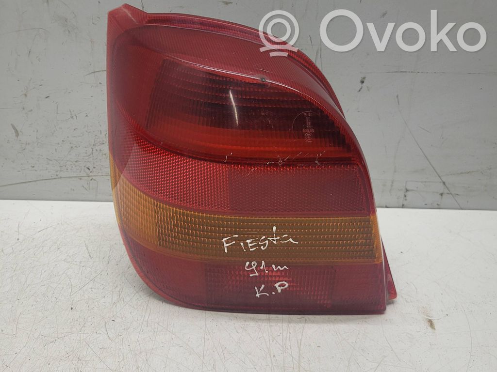 Ford Fiesta Aizmugurējais lukturis virsbūvē 