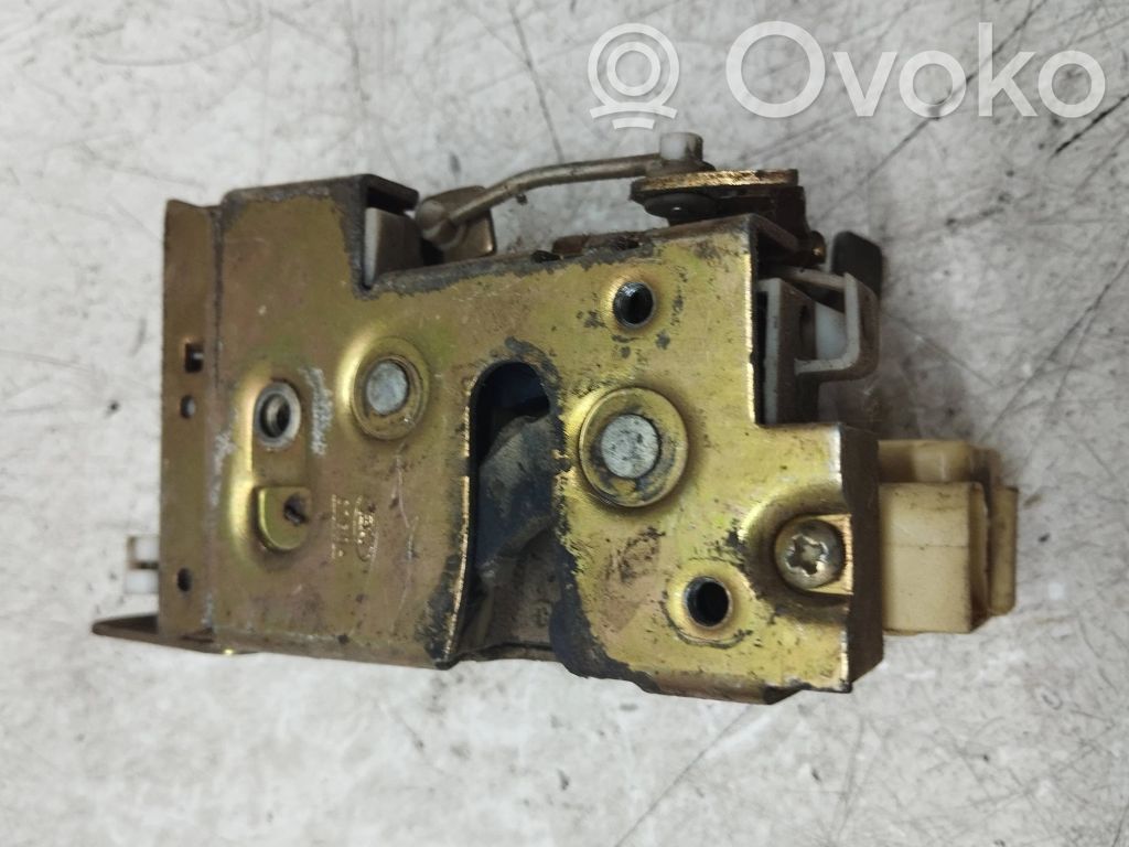 Zamek drzwi tylnych   93BG220A20BA,403825,2216065