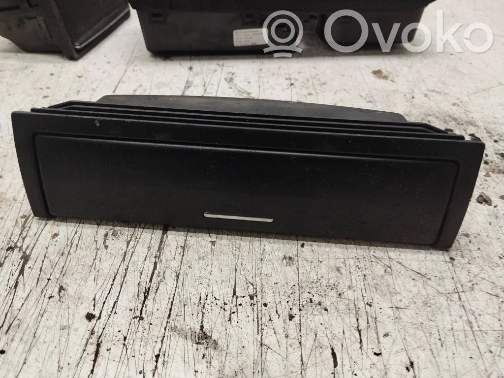 Dashboard storage box/compartment   8202188,307180000,FE016LAL13