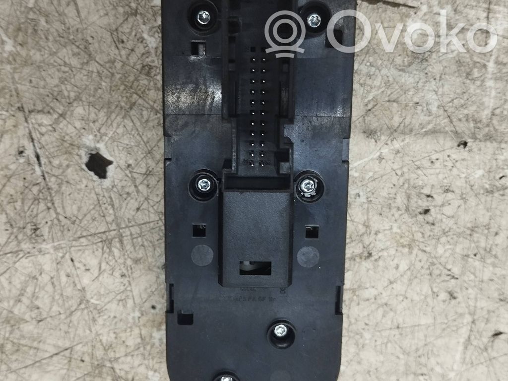 Opel Zafira B Electric window control switch 
