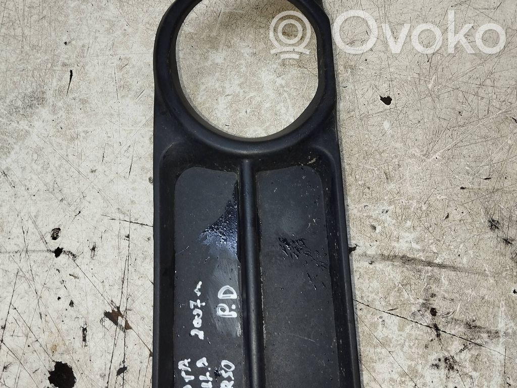Toyota Corolla Verso AR10 Priešrūkinio žibinto apdaila/ grotelės 