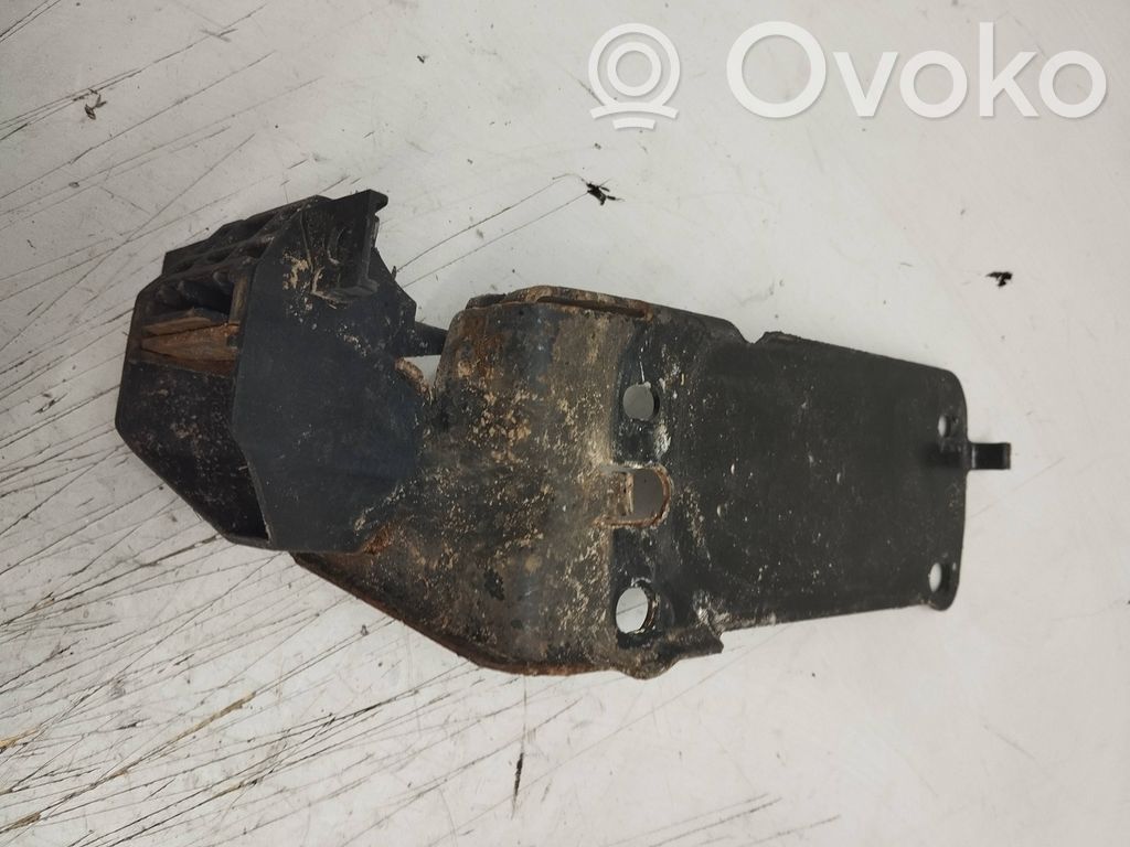 Radiator mount bracket   51647117,H260BD,23781010