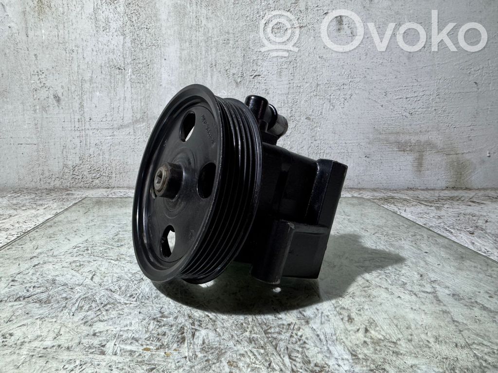 Ford Focus C-MAX Ohjaustehostimen pumppu 
