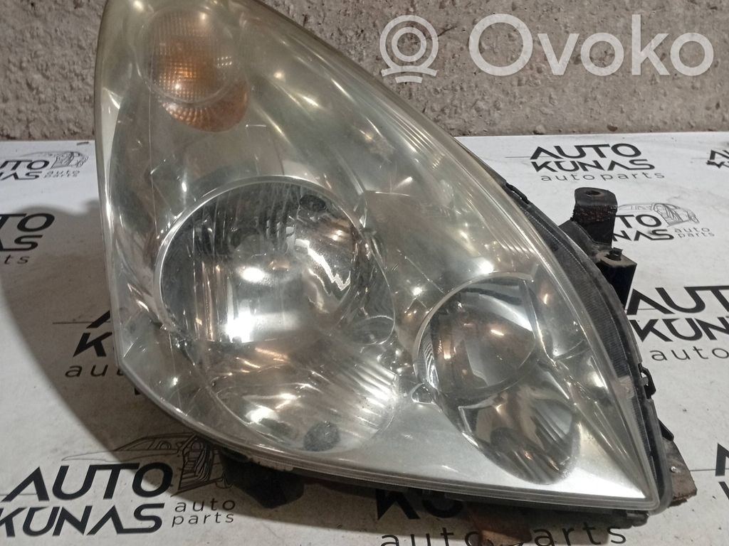 Toyota Corolla Verso E121 Lampa przednia 