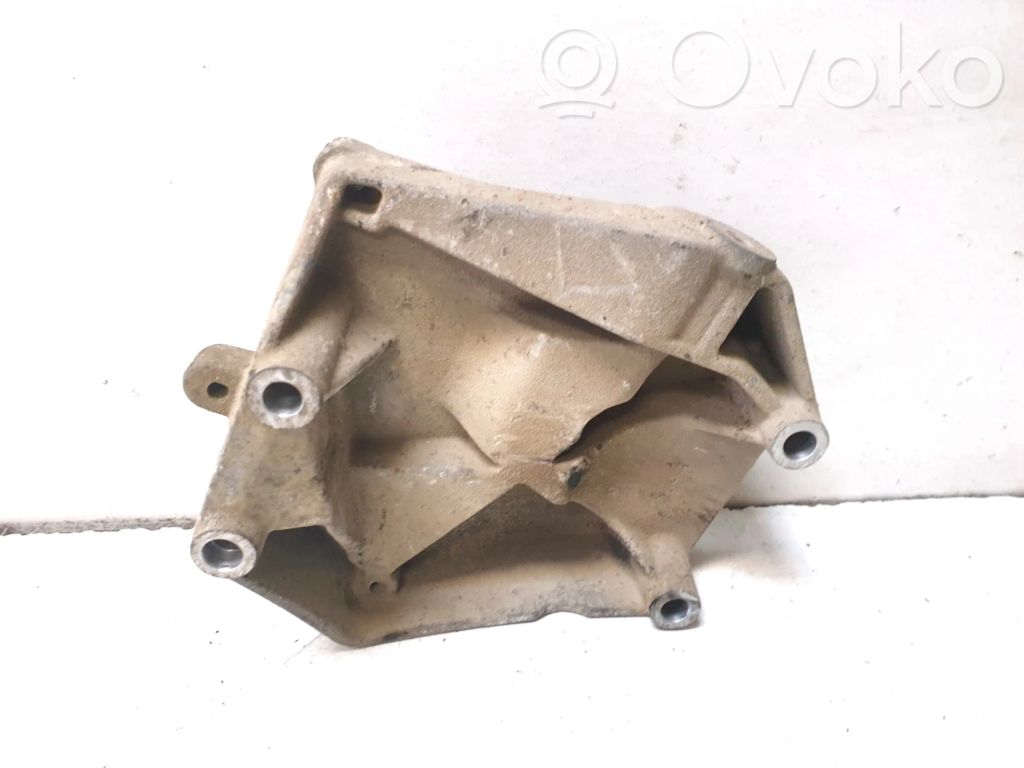 Opel Vectra C A/C-kompressorin kannatin 