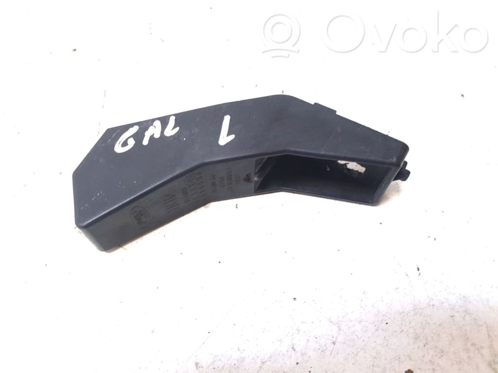 Ford Focus Soporte de montaje del parachoques trasero 