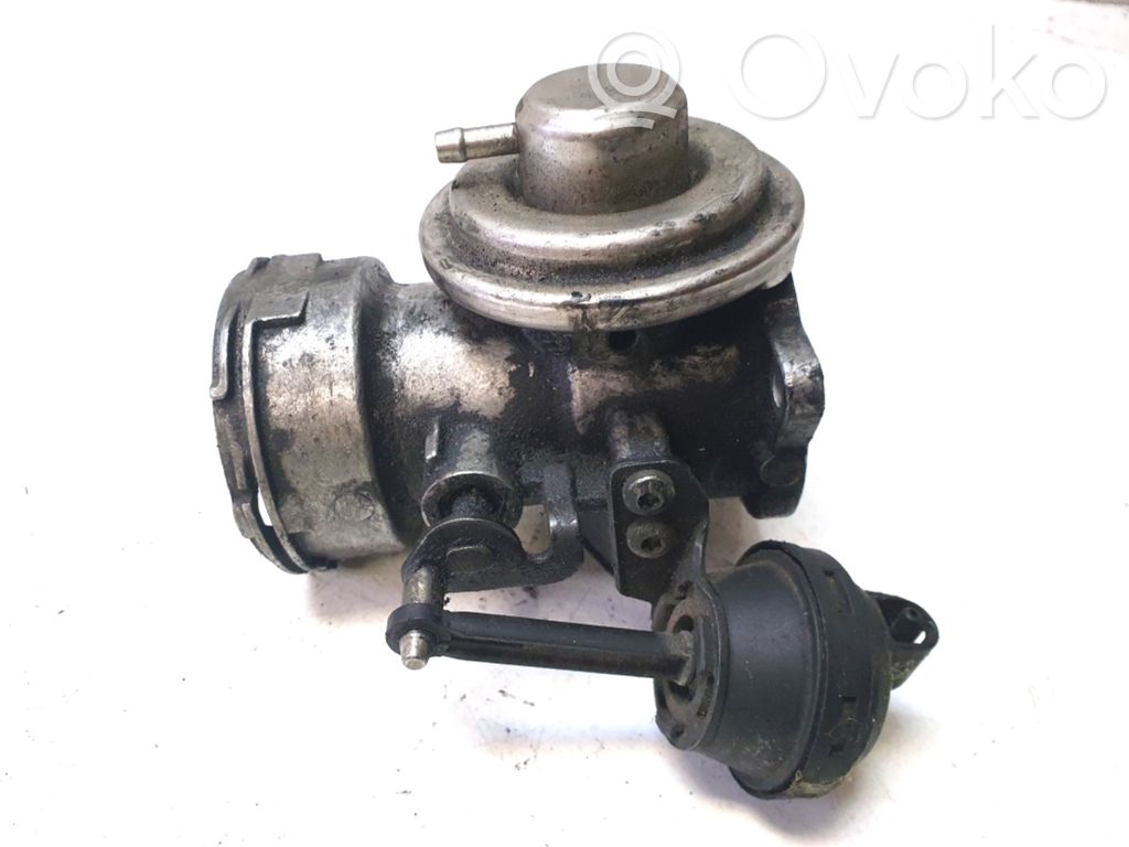 Volkswagen PASSAT B6 EGR valve 