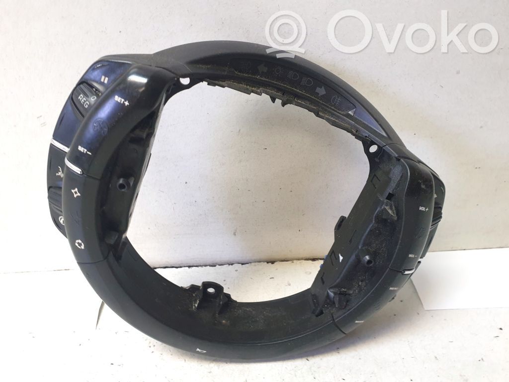 Citroen C4 I Picasso Steering wheel buttons/switches 