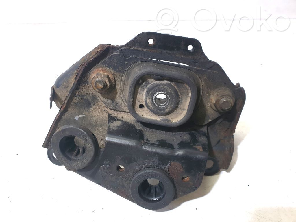 Nissan Primera Gearbox mounting bracket 