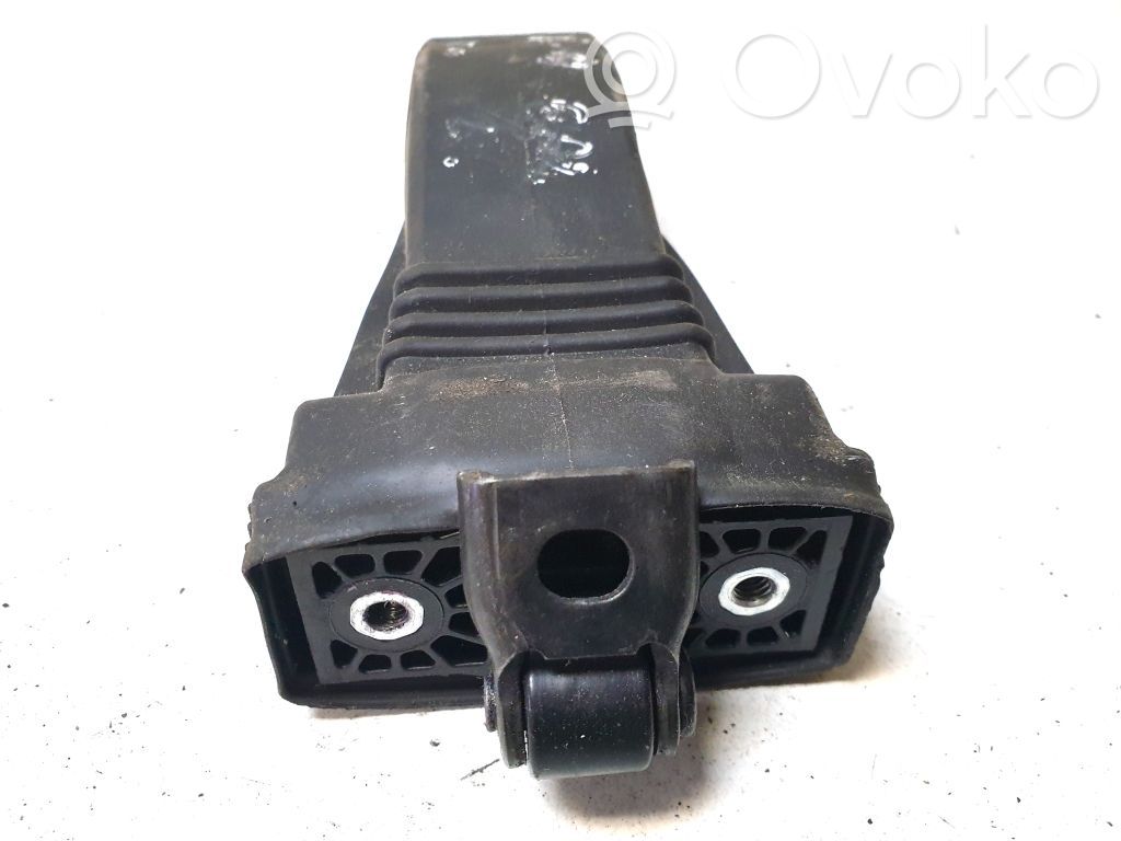 Audi A4 S4 B9 Takaoven pidätin 