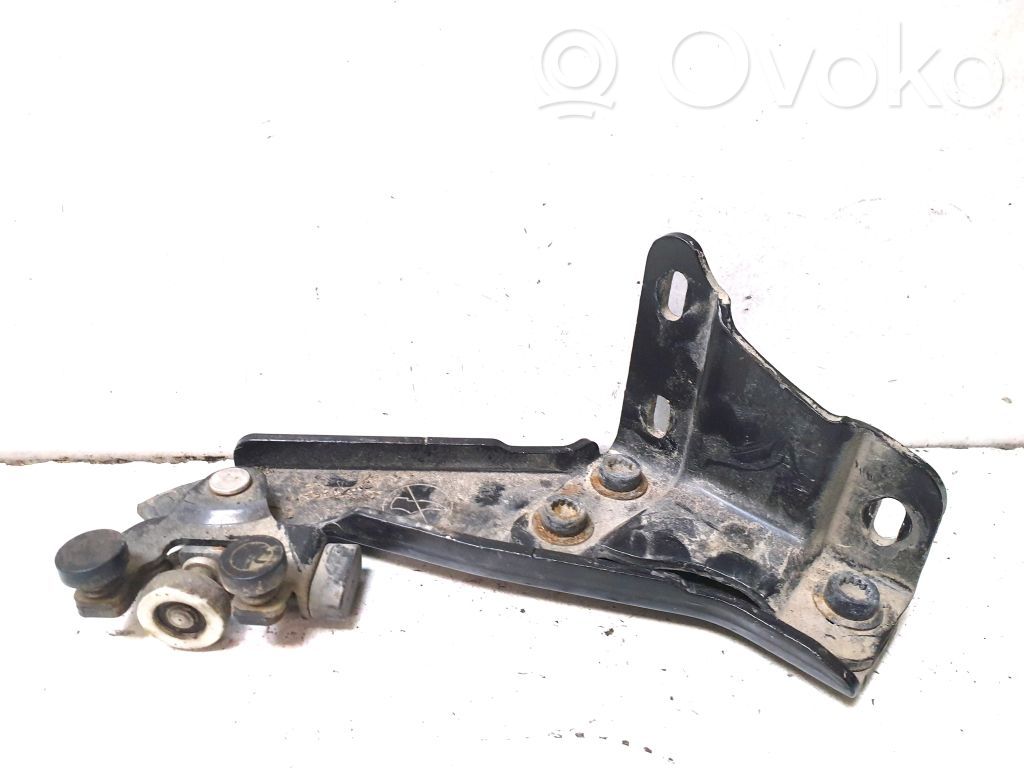 Volkswagen Caddy Sliding door middle roller runner 