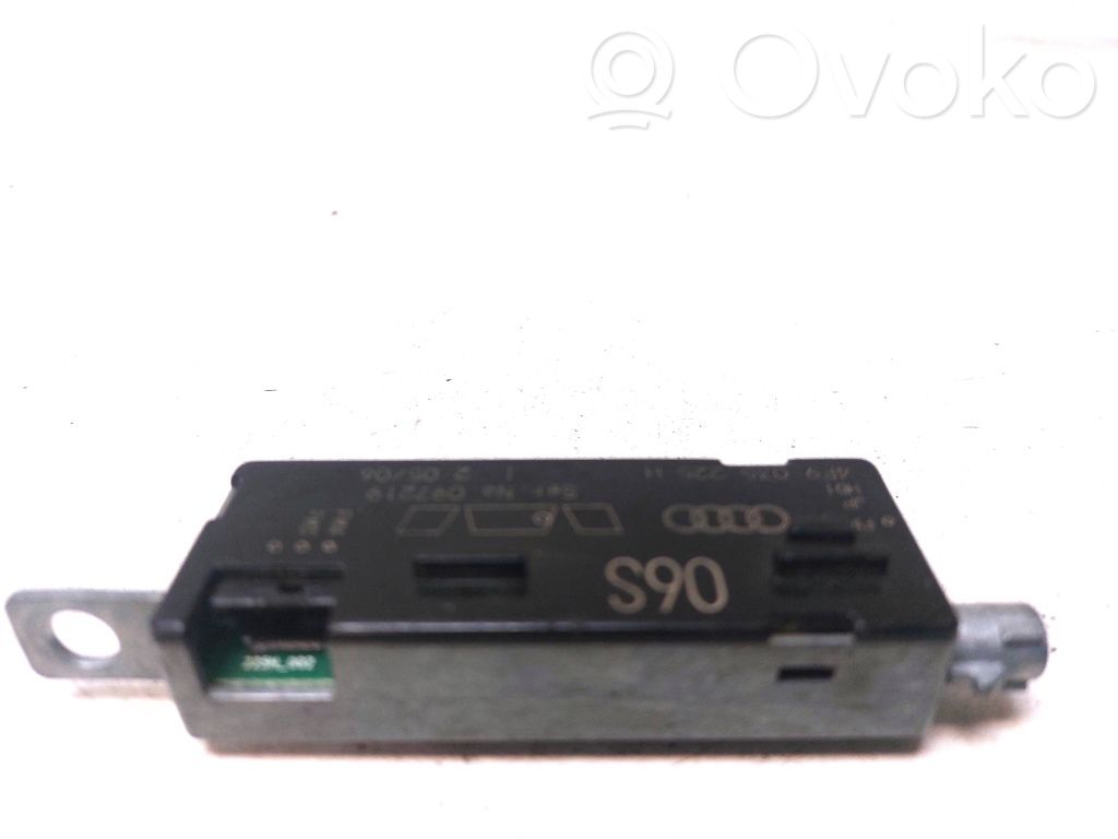 Audi A6 S6 C6 4F Antenos stiprintuvas 