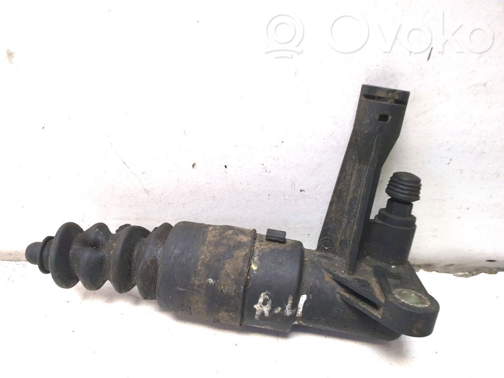 Audi A4 S4 B6 8E 8H Kytkimen apusylinteri 