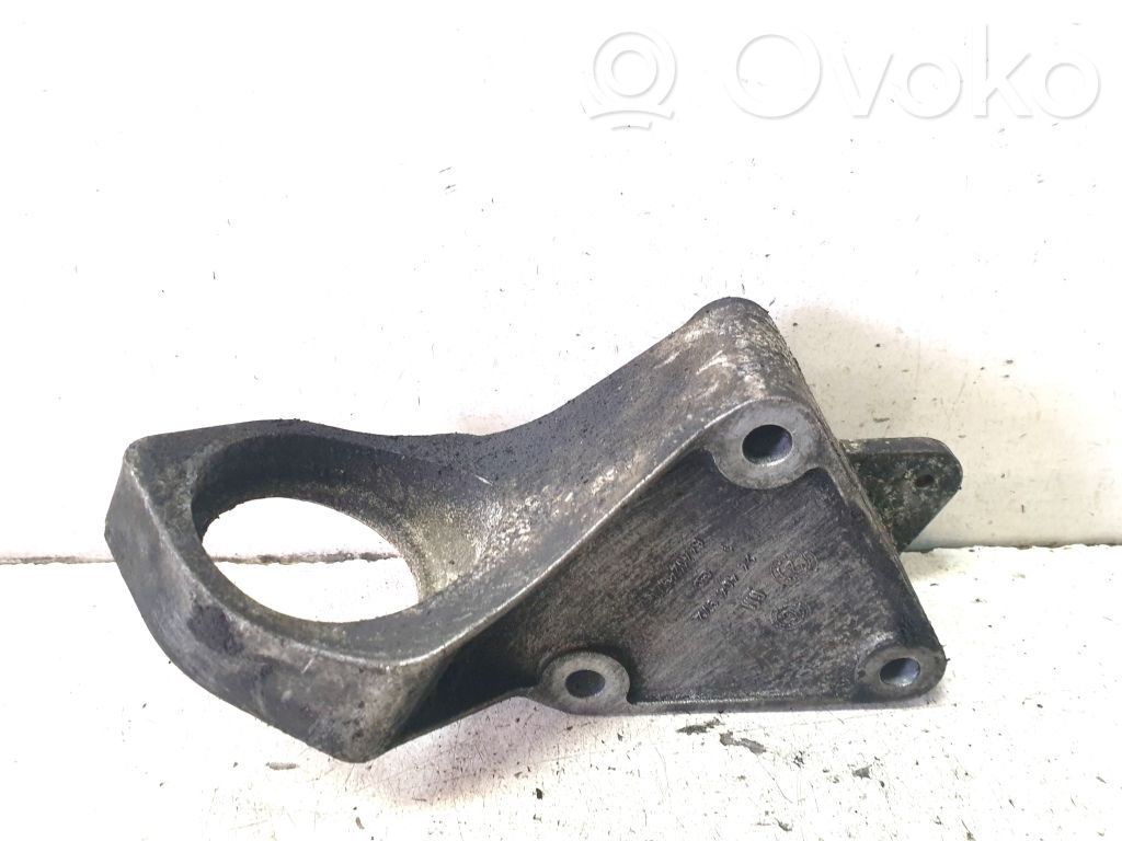 Opel Zafira A Engine mounting bracket 