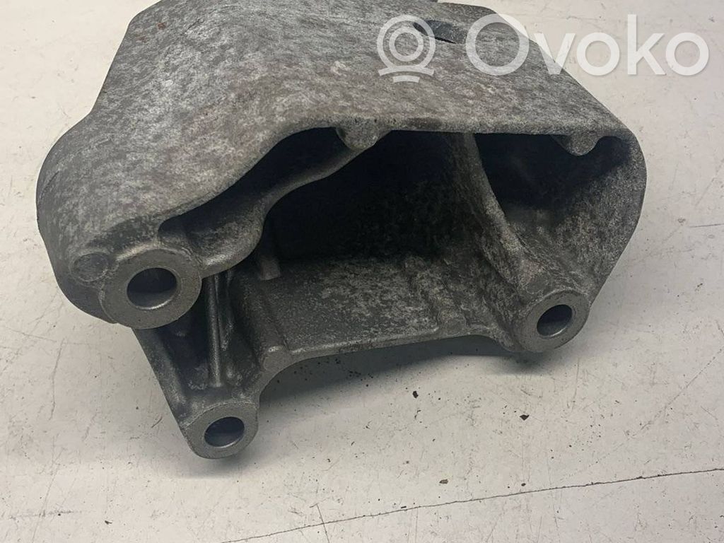 Volkswagen Golf VII Engine mounting bracket 