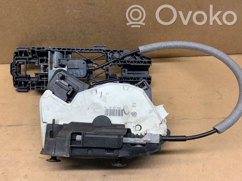 Volkswagen Golf VII Front door lock 