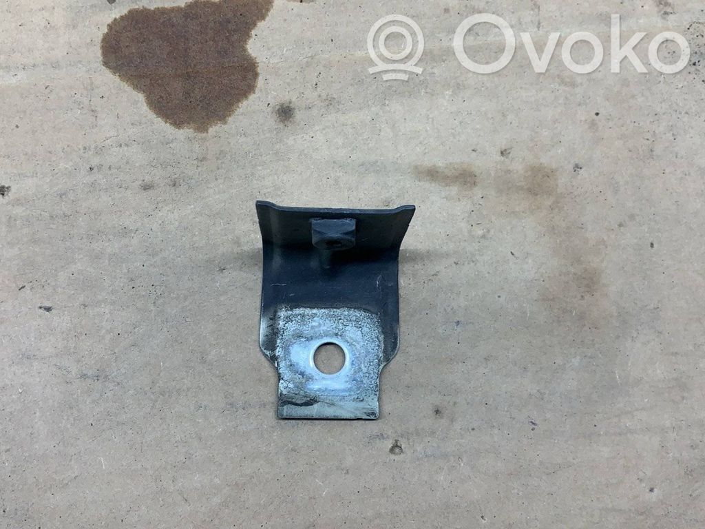 Volkswagen Golf VII Fender mounting bracket 