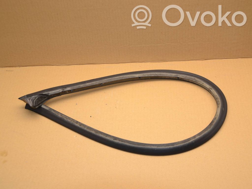 Volkswagen Golf VII Rubber seal front door window/glass 